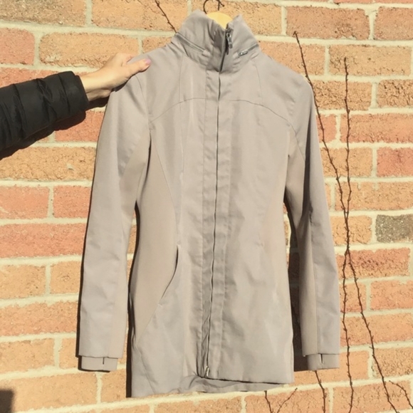 Lululemon Like A Glove Jacket in Dark Chrome - Picture 11 of 16